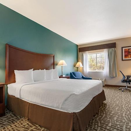 Surestay Plus Hotel By Best Western Topeka Buitenkant foto