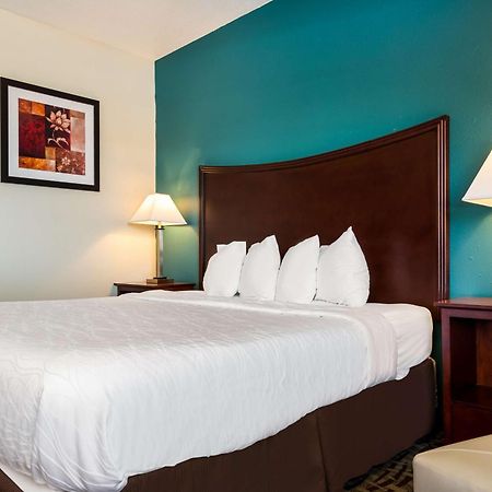 Surestay Plus Hotel By Best Western Topeka Buitenkant foto