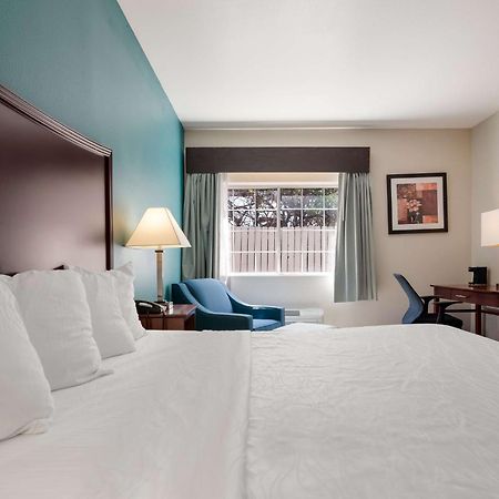 Surestay Plus Hotel By Best Western Topeka Buitenkant foto
