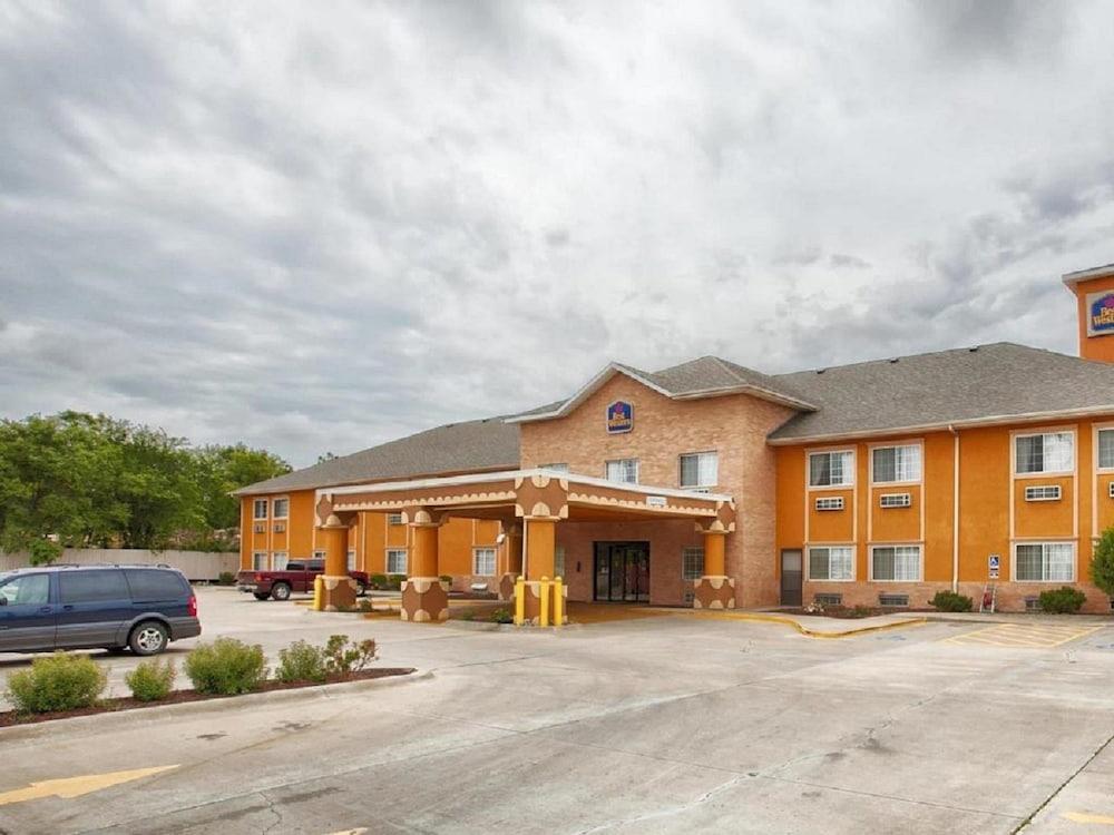 Surestay Plus Hotel By Best Western Topeka Buitenkant foto