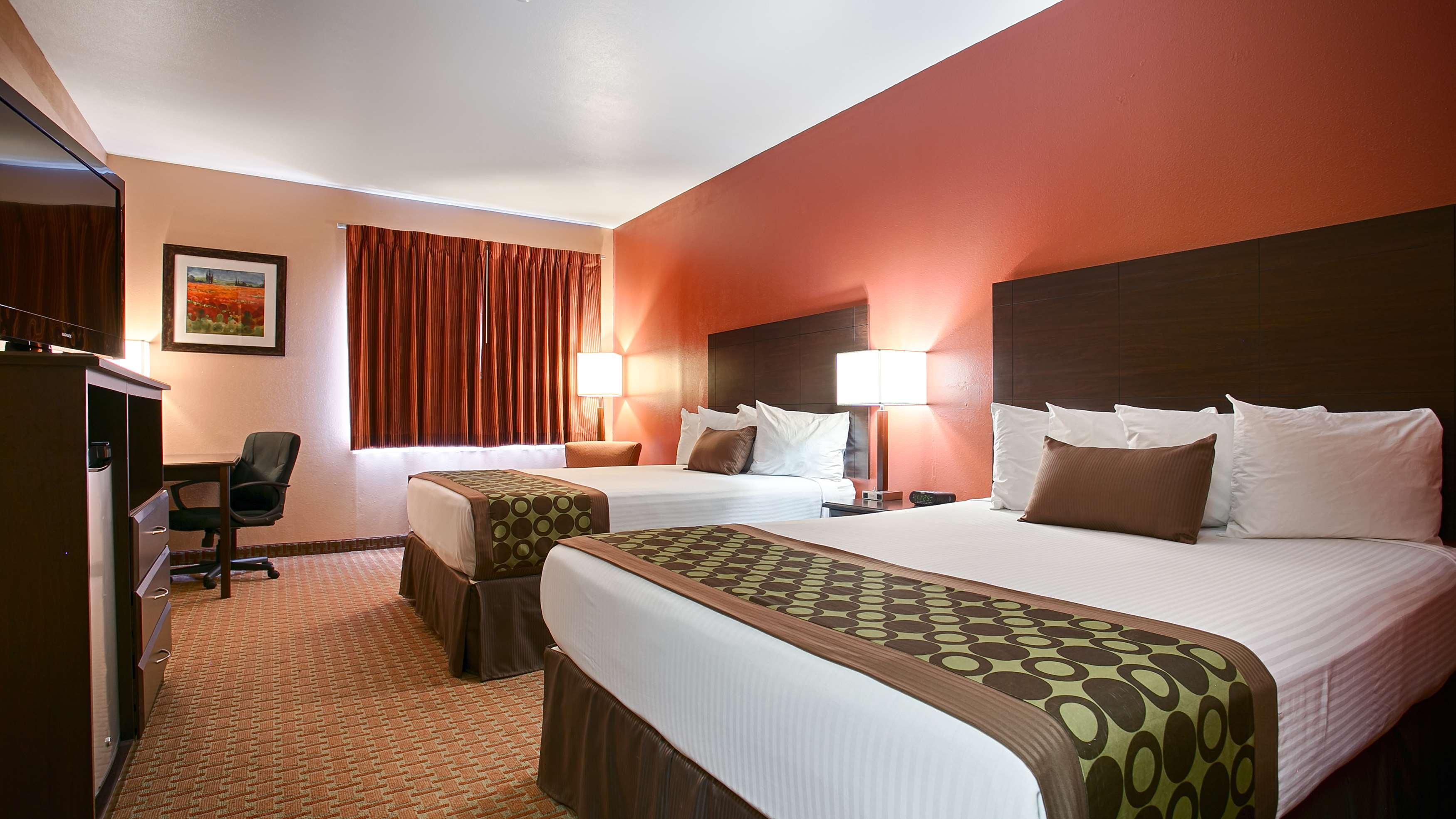 Surestay Plus Hotel By Best Western Topeka Buitenkant foto