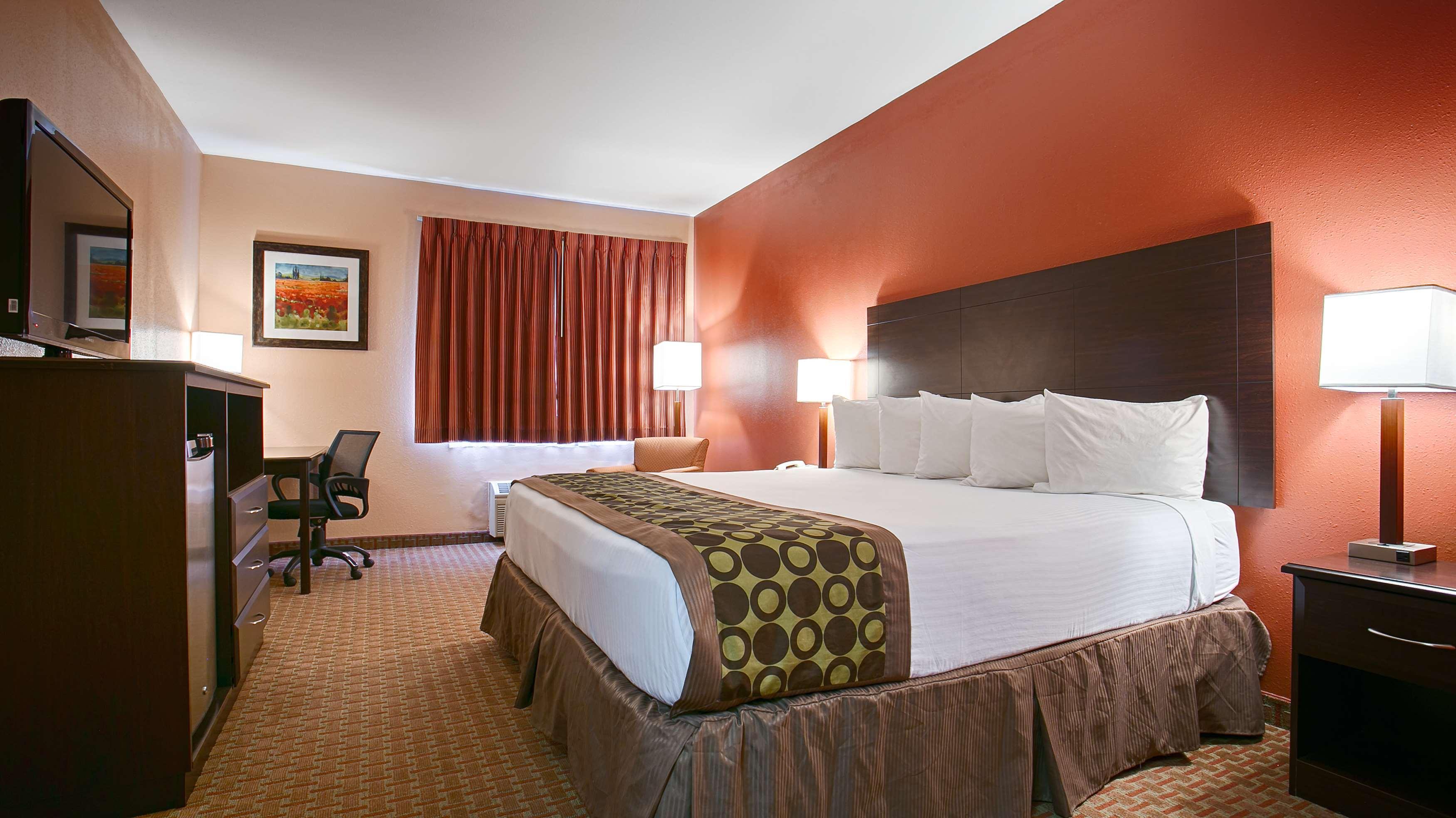 Surestay Plus Hotel By Best Western Topeka Buitenkant foto
