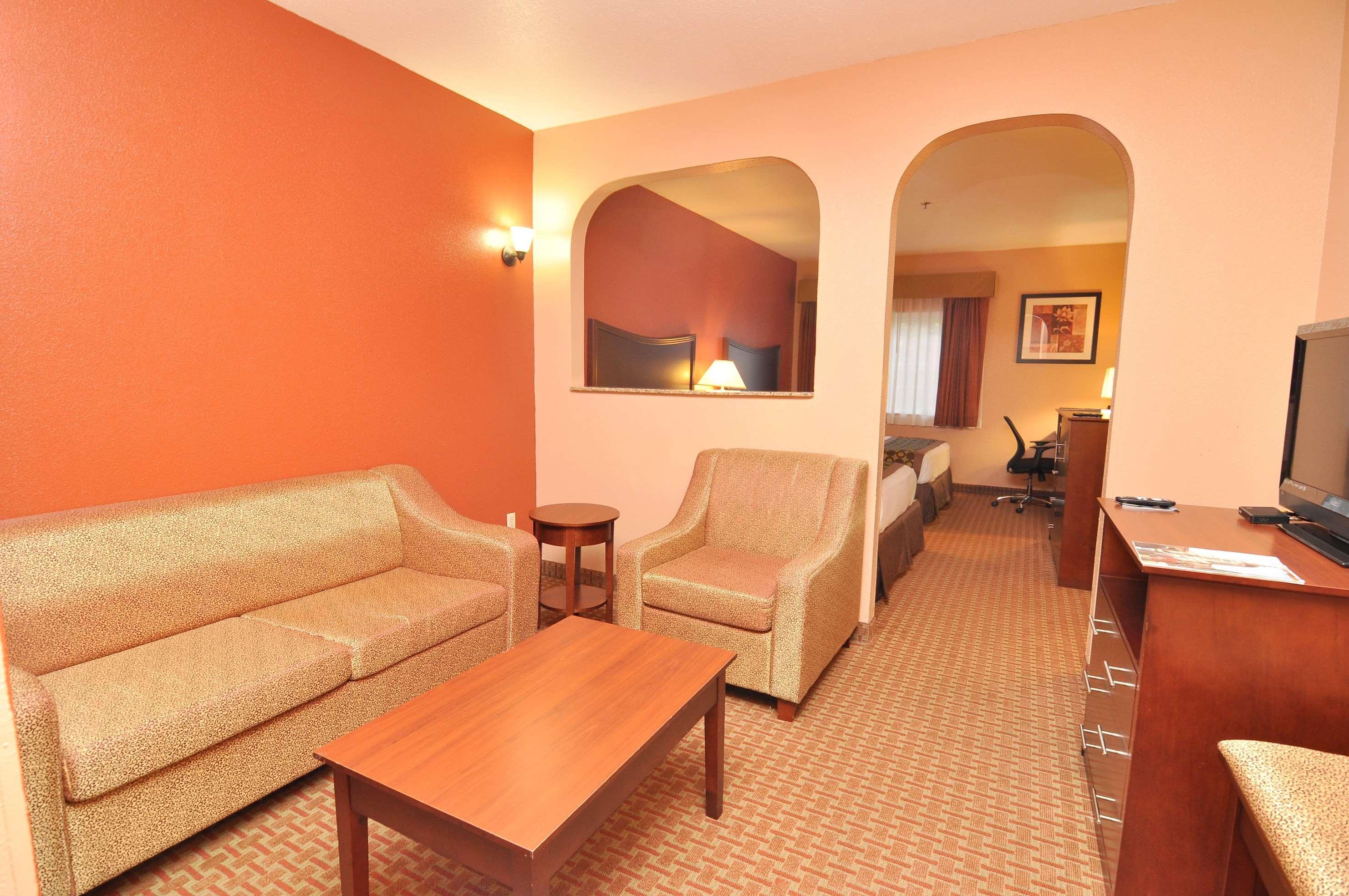 Surestay Plus Hotel By Best Western Topeka Buitenkant foto