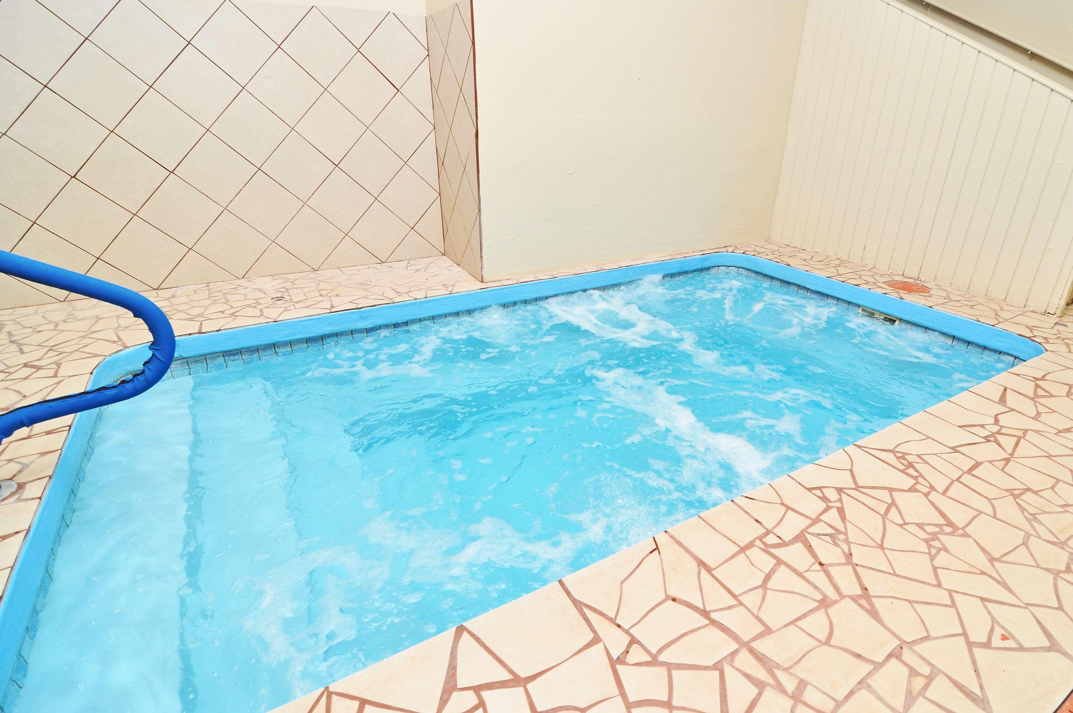 Surestay Plus Hotel By Best Western Topeka Buitenkant foto