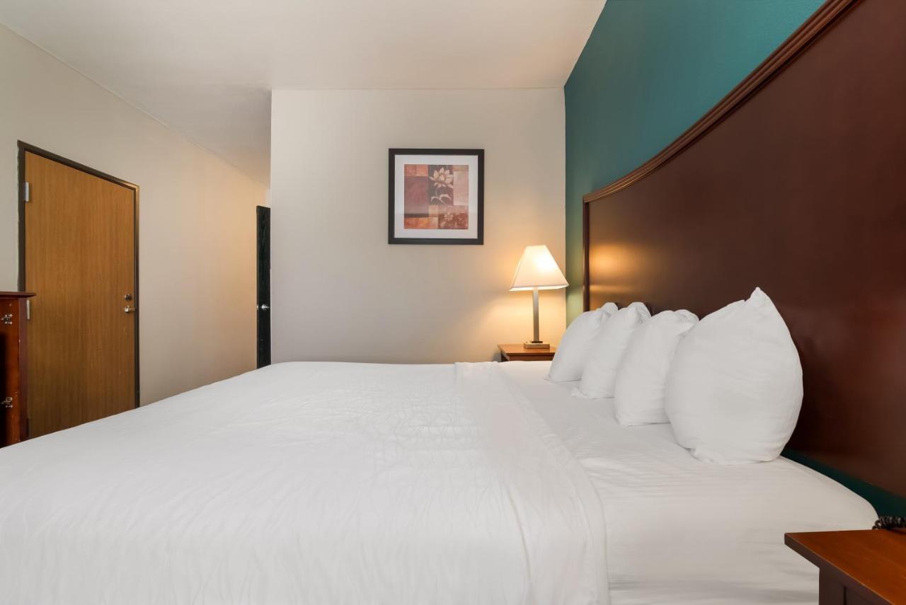 Surestay Plus Hotel By Best Western Topeka Buitenkant foto
