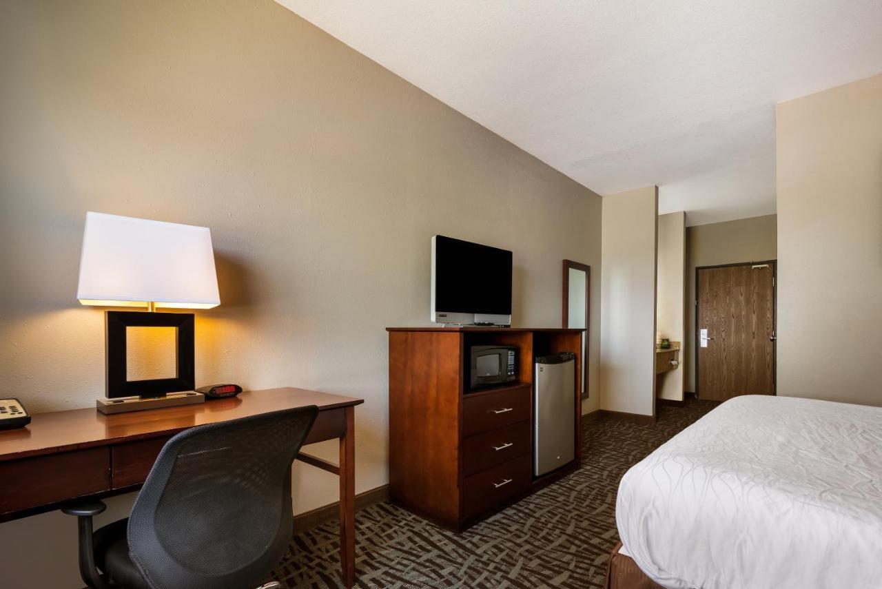 Surestay Plus Hotel By Best Western Topeka Buitenkant foto