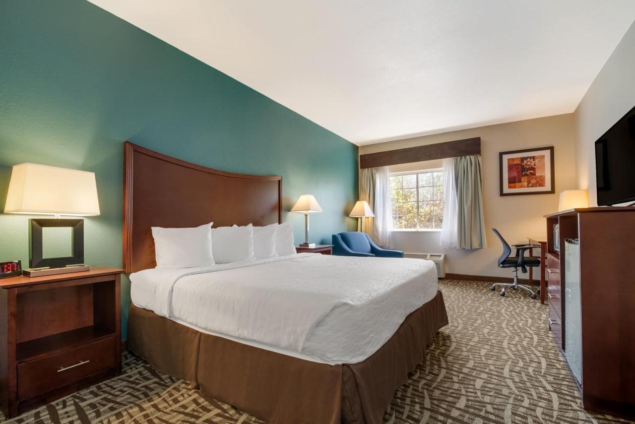Surestay Plus Hotel By Best Western Topeka Buitenkant foto