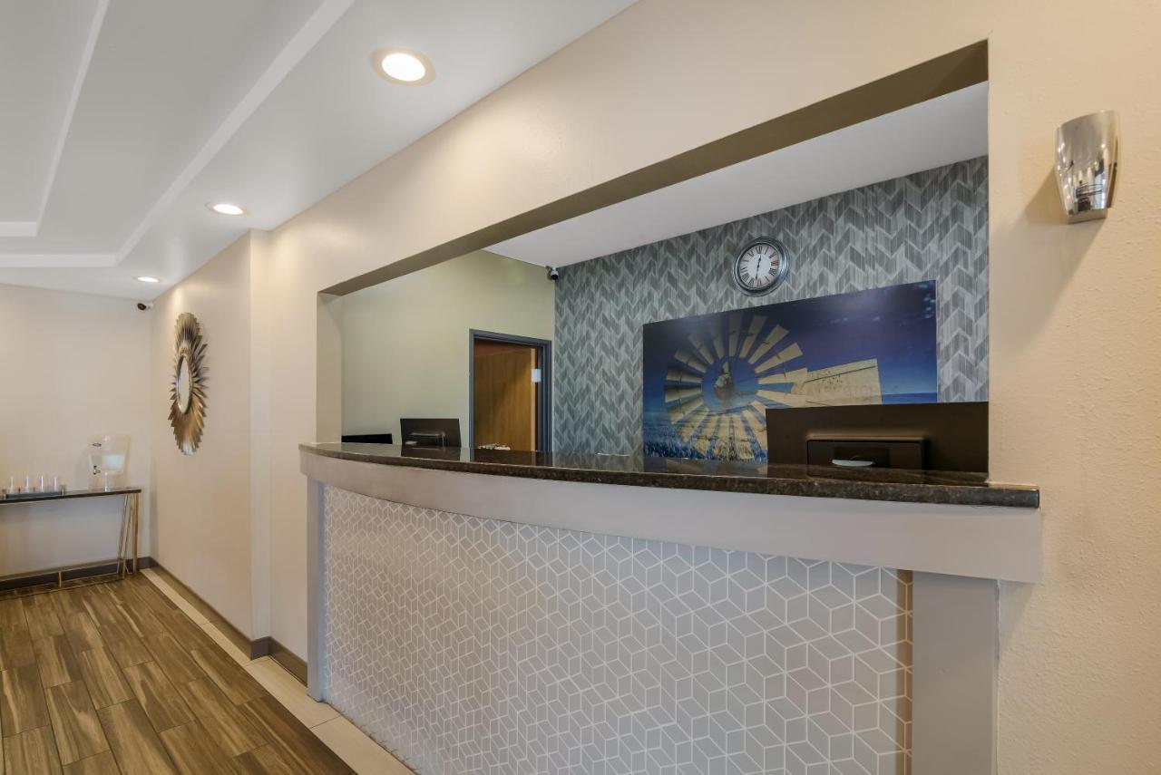 Surestay Plus Hotel By Best Western Topeka Buitenkant foto