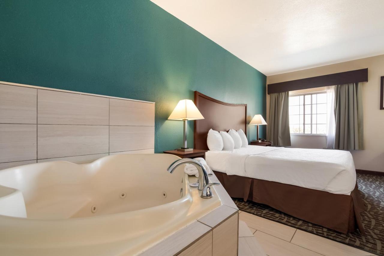 Surestay Plus Hotel By Best Western Topeka Buitenkant foto