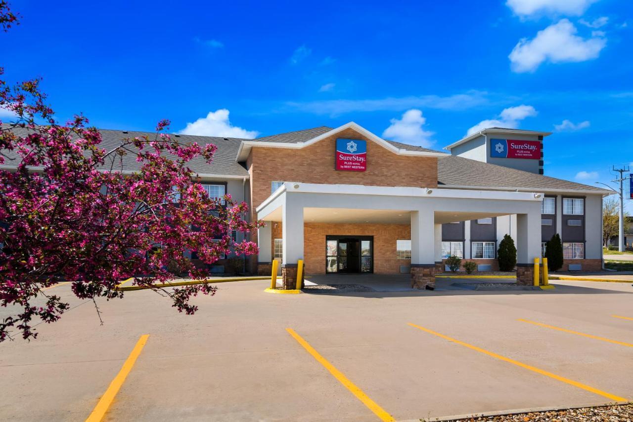 Surestay Plus Hotel By Best Western Topeka Buitenkant foto
