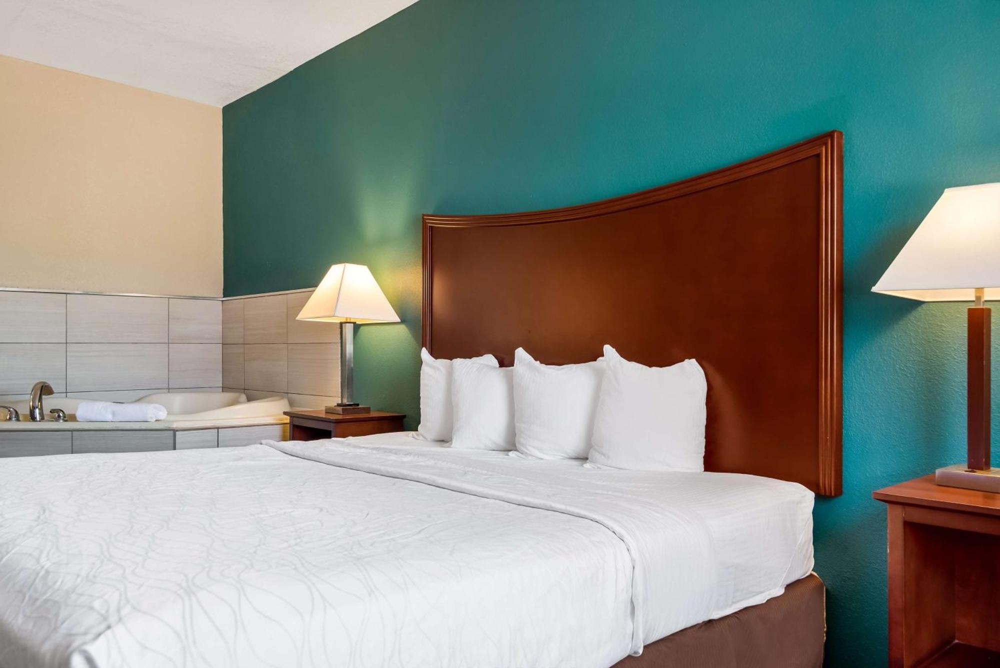 Surestay Plus Hotel By Best Western Topeka Buitenkant foto