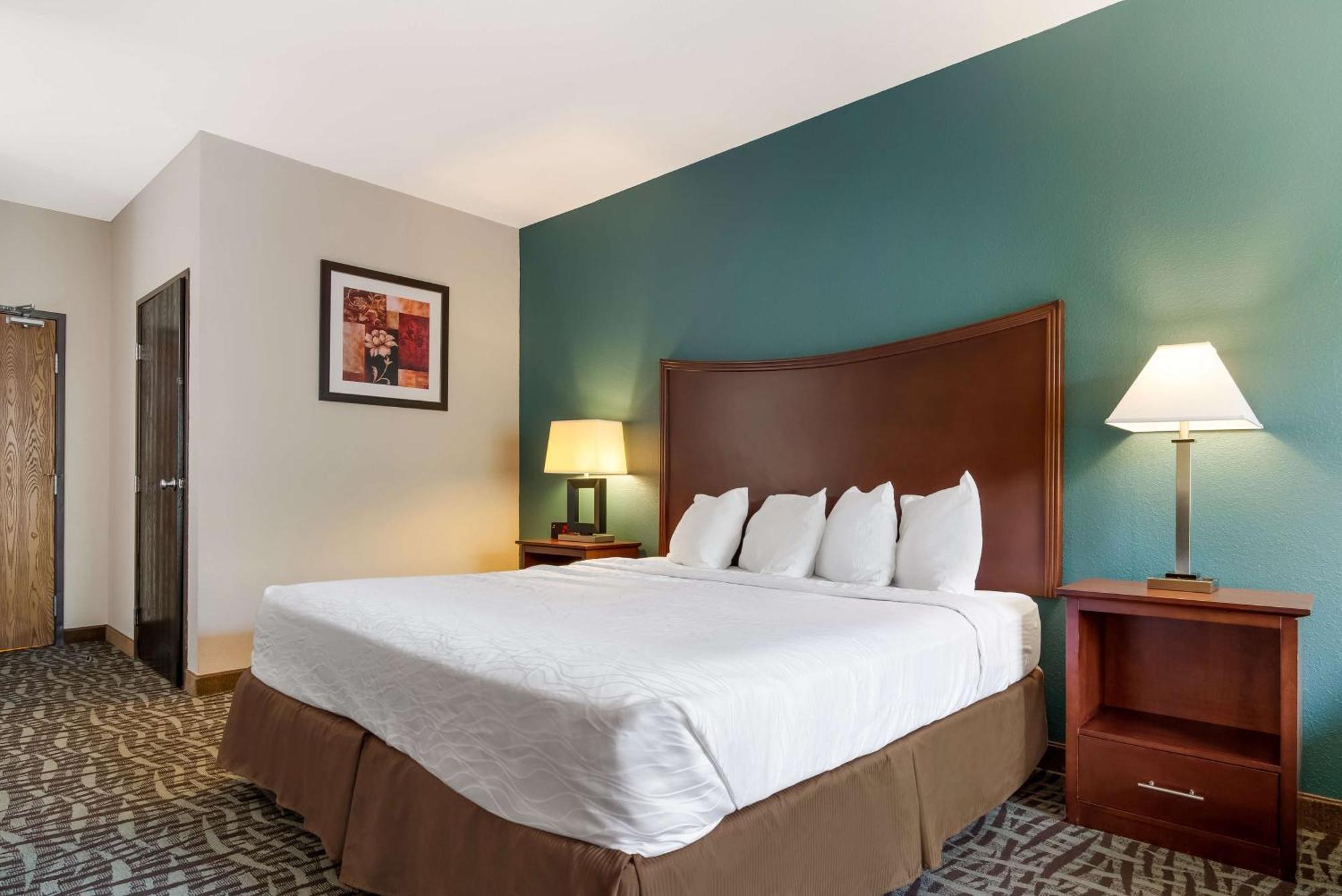 Surestay Plus Hotel By Best Western Topeka Buitenkant foto