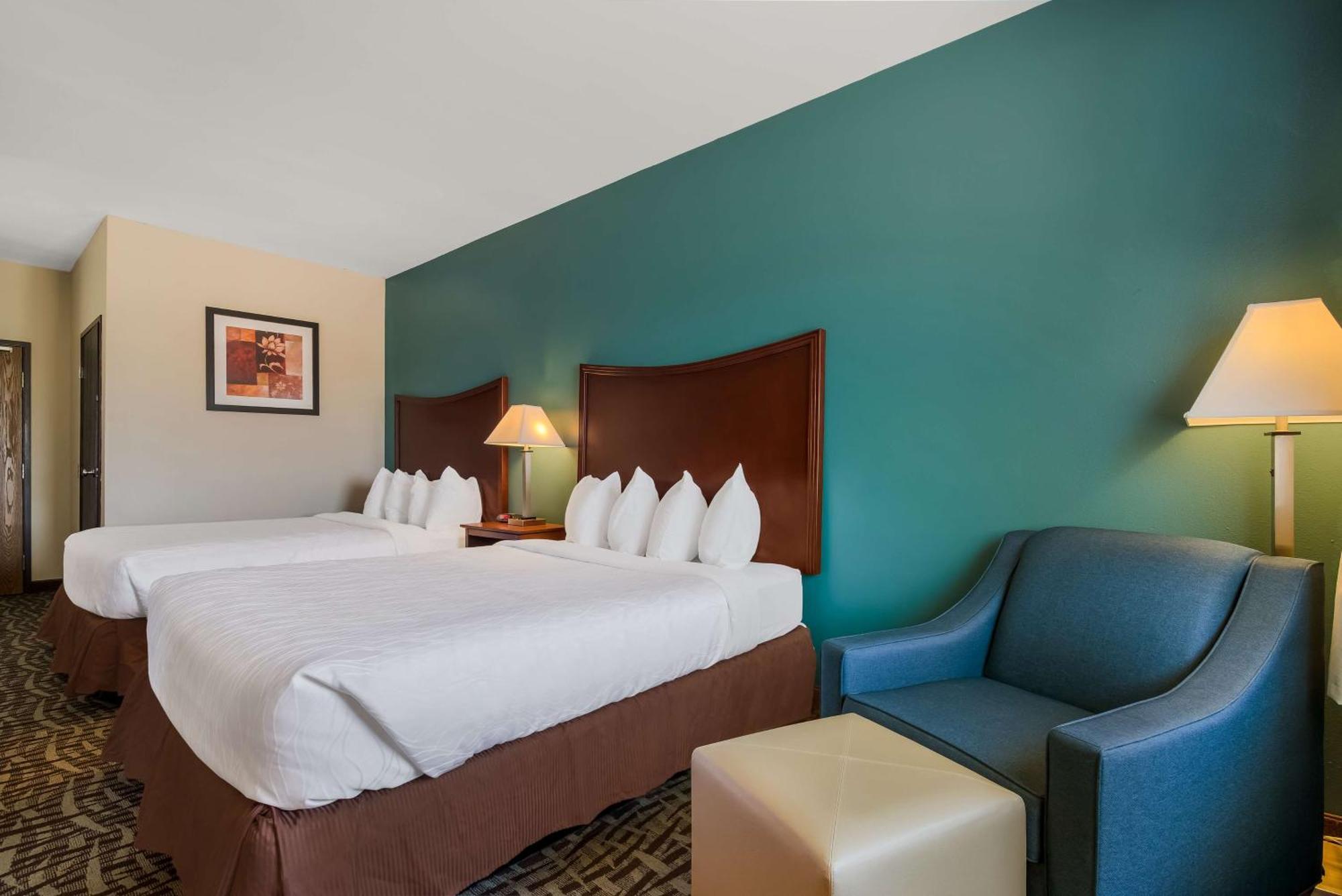 Surestay Plus Hotel By Best Western Topeka Buitenkant foto