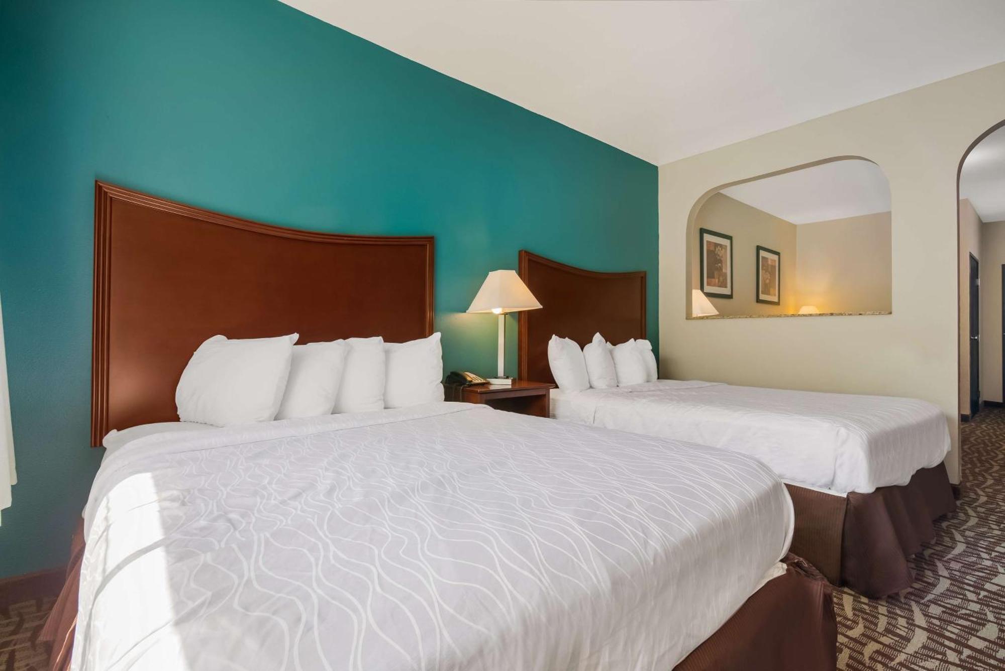 Surestay Plus Hotel By Best Western Topeka Buitenkant foto