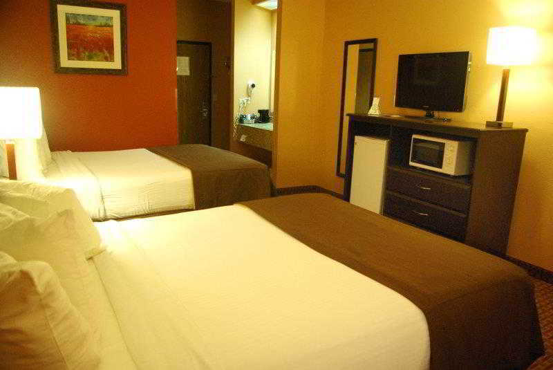 Surestay Plus Hotel By Best Western Topeka Buitenkant foto