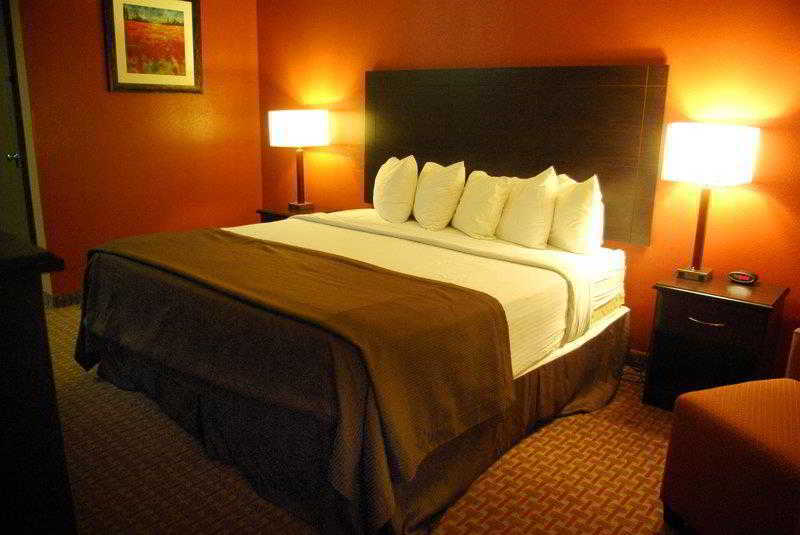 Surestay Plus Hotel By Best Western Topeka Buitenkant foto