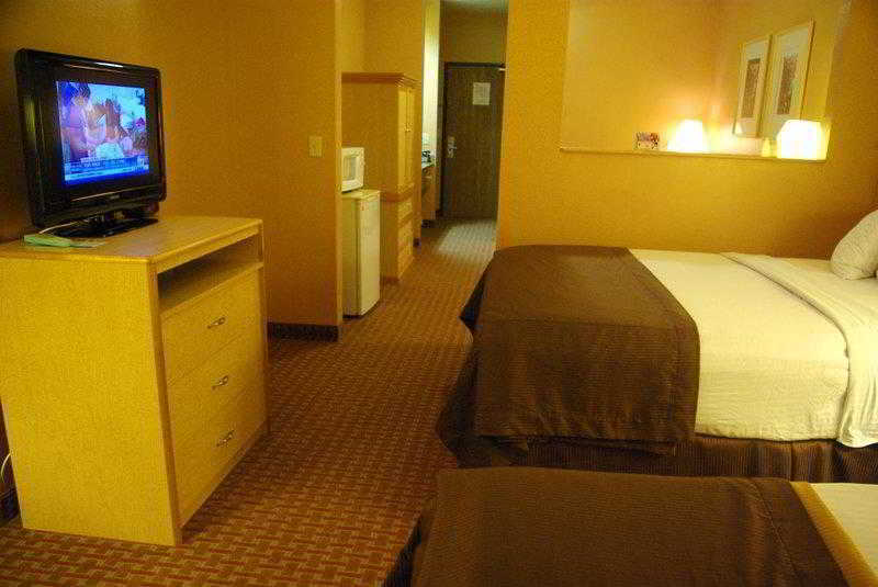 Surestay Plus Hotel By Best Western Topeka Buitenkant foto