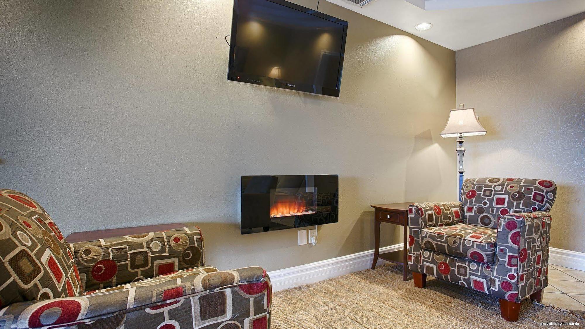 Surestay Plus Hotel By Best Western Topeka Buitenkant foto