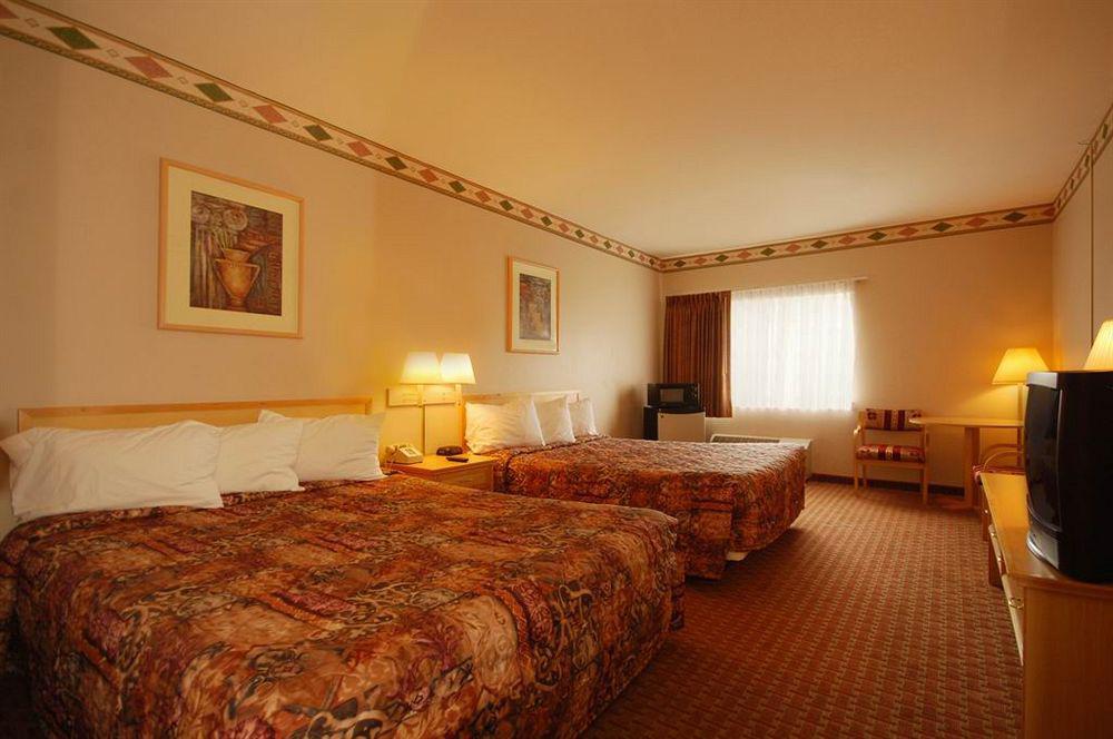 Surestay Plus Hotel By Best Western Topeka Kamer foto